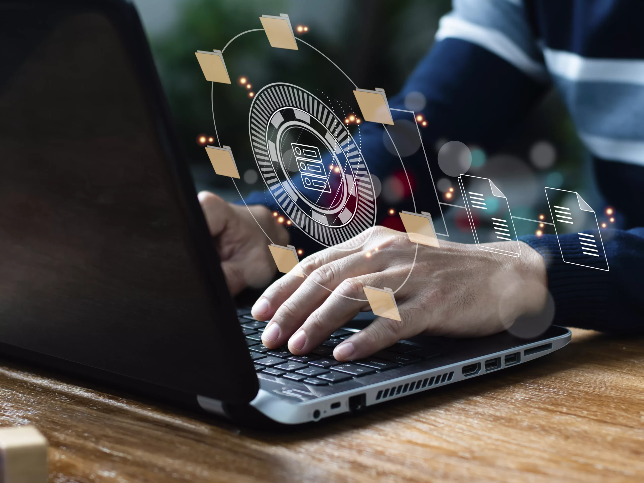 Profesional trabajando con herramientas digitales y sistemas de información